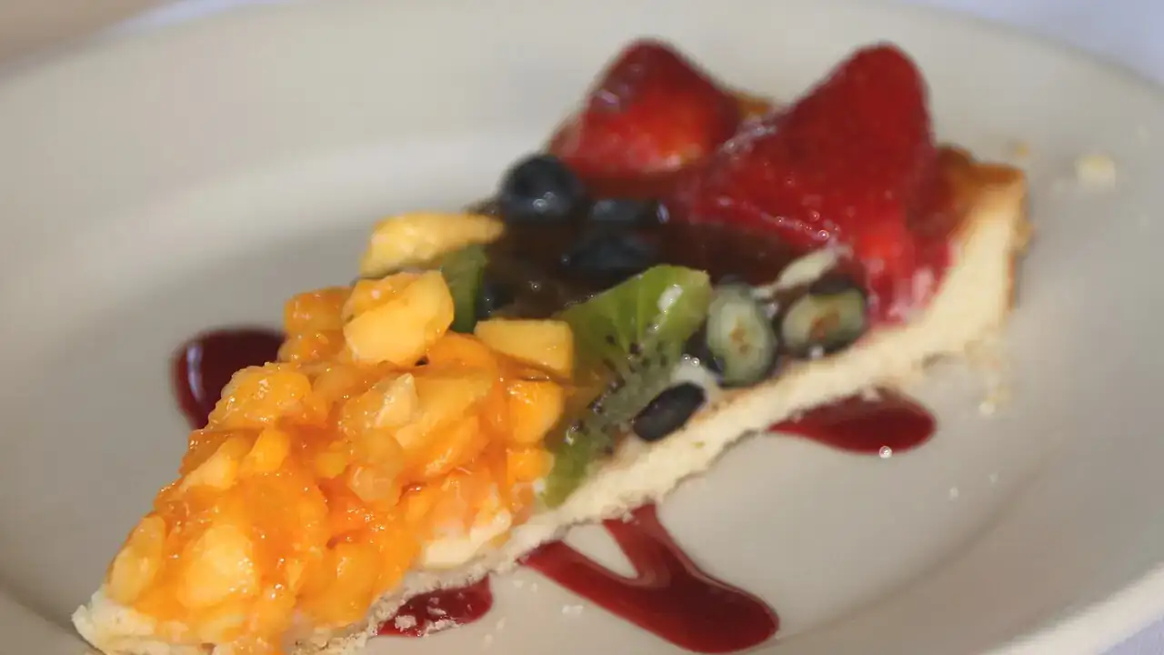 Fruit tart slice